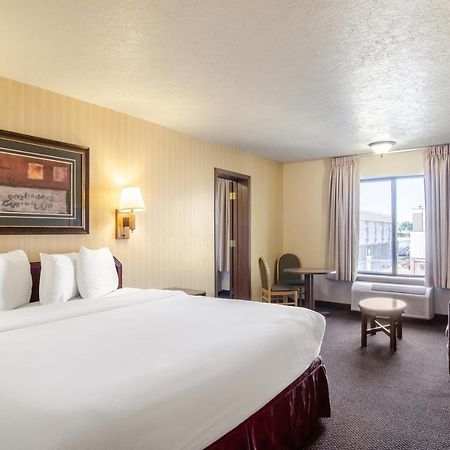 Americas Best Value Inn & Suites Ft Collins E At I-25 Fort Collins Exterior photo