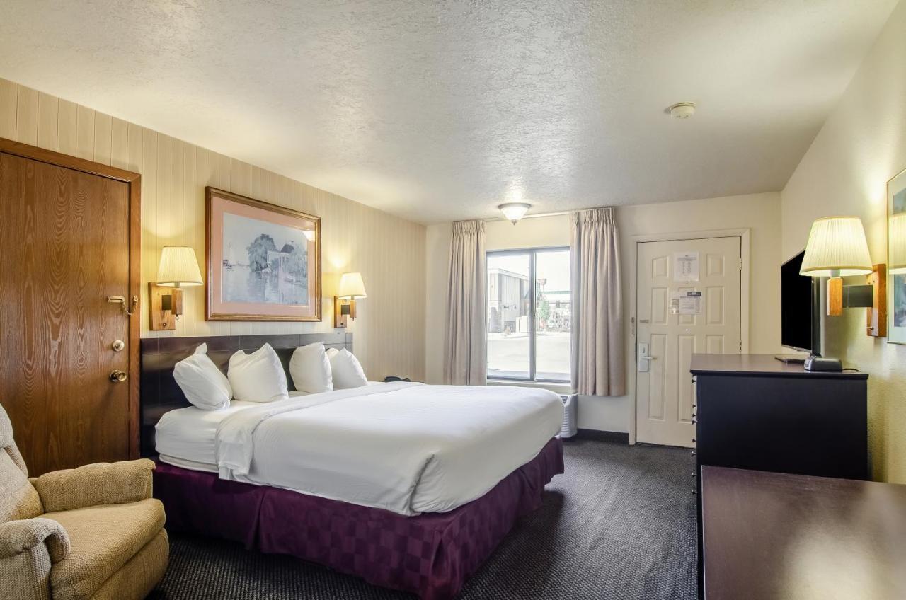 Americas Best Value Inn & Suites Ft Collins E At I-25 Fort Collins Exterior photo